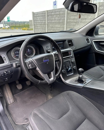 Volvo V60 cena 32500 przebieg: 248000, rok produkcji 2011 z Rypin małe 277